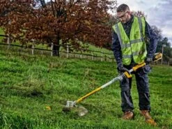 Coupe-bordures à Batterie DeWalt DCMST561N-XJ - BATTERIE ET CHARGEUR NON INCLUS -Outils De Jardin coupe bordures batterie dewalt dcmst561n xj batterie et chargeur non inclus dbroussailleuse dewalt dcmst561p1 qw batterie et chargeur non inclus 28889 1 1620306684 IMG 6093eafc409ef