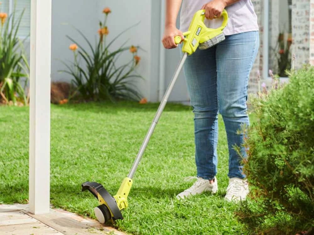 Coupe-bordures à Batterie RYOBI RY18LT23-0 - 18V - Coupe De 23cm - SANS BATTERIE NI CHARGEUR 3 Coupe-bordures à Batterie RYOBI RY18LT23-0 - 18V - Coupe De 23cm - SANS BATTERIE NI CHARGEUR