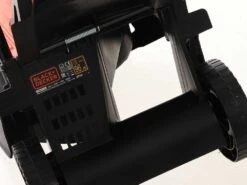 Tondeuse à Gazon électrique Black & Decker BEMW451BH-QS - Lame 32 Cm Avec Puissance Max 1200 Watts -Outils De Jardin tondeuse gazon lectrique black decker bemw451bh qs lame 32 cm avec puissance max 1200 watts deux systmes de coupe 17275 2 1561630672 IMG 9138