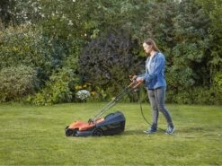 Tondeuse à Gazon électrique Black & Decker BEMW451BH-QS - Lame 32 Cm Avec Puissance Max 1200 Watts -Outils De Jardin tondeuse gazon lectrique black decker bemw451bh qs lame 32 cm avec puissance max 1200 watts tondeuse lectrique bemw451bh qs 17275 0 1565011421 BEMW451BH A3