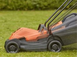 Tondeuse à Gazon électrique Black & Decker BEMW451BH-QS - Lame 32 Cm Avec Puissance Max 1200 Watts -Outils De Jardin tondeuse gazon lectrique black decker bemw451bh qs lame 32 cm avec puissance max 1200 watts tondeuse lectrique bemw451bh qs 17275 0 1565011421 BEMW451BH A4