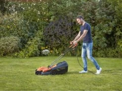 Tondeuse à Gazon électrique Black & Decker BEMW451BH-QS - Lame 32 Cm Avec Puissance Max 1200 Watts -Outils De Jardin tondeuse gazon lectrique black decker bemw451bh qs lame 32 cm avec puissance max 1200 watts tondeuse lectrique bemw451bh qs 17275 0 1565011422 BEMW451BH A2