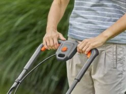 Tondeuse à Gazon Sur Batterie Gardena PowerMax 32/18V P4A Seule - 32 Cm - SANS BATTERIE NI CHARGEUR -Outils De Jardin tondeuse gazon sur batterie gardena powermax 32 18v p4a seule 32 cm sans batterie ni chargeur deux systmes de coupe 41638 7 1683014295 IMG 6450c297e10ef