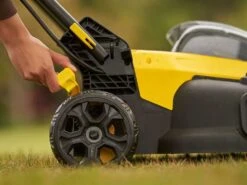 Tondeuse à Gazon Sur Batterie STANLEY FATMAX SFMCMW2651M - 2 Batteries 18V/4Ah - Amplitude De Coupe 40 Cm 28 Tondeuse à Gazon Sur Batterie STANLEY FATMAX SFMCMW2651M - 2 Batteries 18V/4Ah - Amplitude De Coupe 40 Cm -Outils De Jardin tondeuse gazon sur batterie stanley fatmax sfmcmw2651m 2 batteries 18v 4ah amplitude de coupe 40 cm tondeuse lectrique stanley fatmax sfcmw2651m 29809 14 1623660791 IMG 60c718f70573c