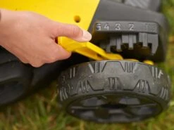 Tondeuse à Gazon Sur Batterie STANLEY FATMAX SFMCMW2651M - 2 Batteries 18V/4Ah - Amplitude De Coupe 40 Cm 30 Tondeuse à Gazon Sur Batterie STANLEY FATMAX SFMCMW2651M - 2 Batteries 18V/4Ah - Amplitude De Coupe 40 Cm -Outils De Jardin tondeuse gazon sur batterie stanley fatmax sfmcmw2651m 2 batteries 18v 4ah amplitude de coupe 40 cm tondeuse lectrique stanley fatmax sfcmw2651m 29809 14 1623660791 IMG 60c718f73bcdd