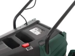 Tondeuse électrique à Gazon 1300W BOSCH UniversalRotak 550 - Avec Lame De 37 Cm - Bac 40 L -Outils De Jardin tondeuse lectrique gazon 1300w bosch universalrotak 550 avec lame de 37 cm bac 40 l deux systmes de coupe 17254 2 1561450944 17238 2 1561373162 IMG 8621