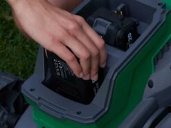 Tondeuse à Poussée à Batterie RIBIMEX PRBAT20-TON33 - Batterie De 20V 4Ah - Largeur De Coupe 34 Cm -Outils De Jardin tondeuse pousse batterie ribimex prbat20 ton33 batterie de 20v 4ah largeur de coupe 34 cm moteur lectrique batterie 36182 13 1660135739 IMG 62f3a93b39071