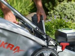 Tondeuse Tractée à Batterie IKRA IAM 40-4625 S - 40V - 2,5Ah -Outils De Jardin tondeuse tracte batterie ikra iam 40 4625 s 40v 2 5ah trois systmes de coupe 28271 10 1618397061 IMG 6076c7855f834