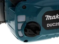 Tronçonneuse électrique à Batterie Makita DUC254CZ - Batterie De 18V Et Chargeur De Batterie Inclus -Outils De Jardin trononneuse lectrique batterie makita duc254cz batterie de 18v et chargeur de batterie inclus principales caractristiques 17696 1 1565169178 IMG 4222