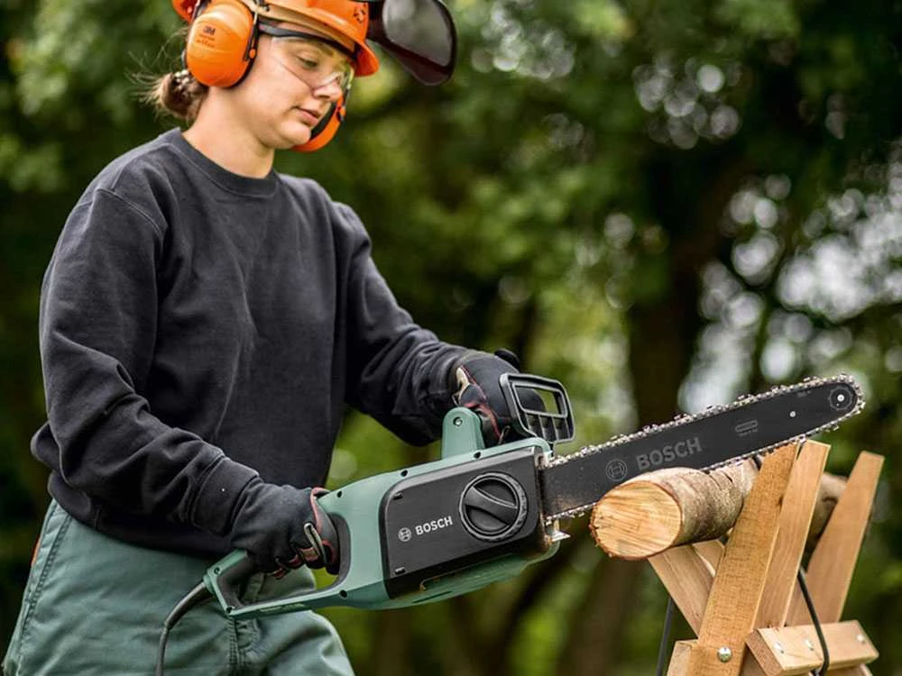 Tronçonneuse électrique BOSCH Universal Chain 35 - 1800 W 14 Tronçonneuse électrique BOSCH Universal Chain 35 - 1800 W – Image 12